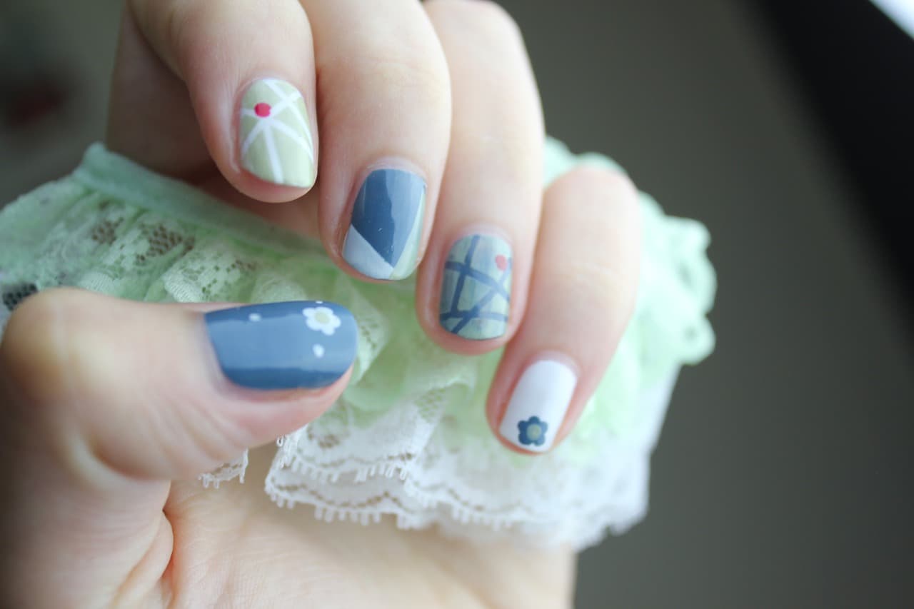 Nail art – glitter tips